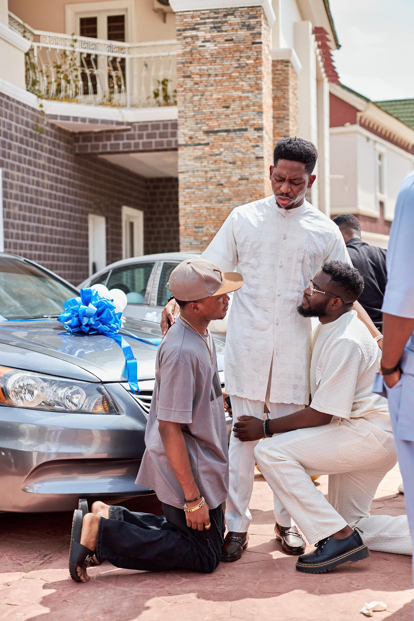 Gospel artiste, Moses Bliss surprises mentees with new cars